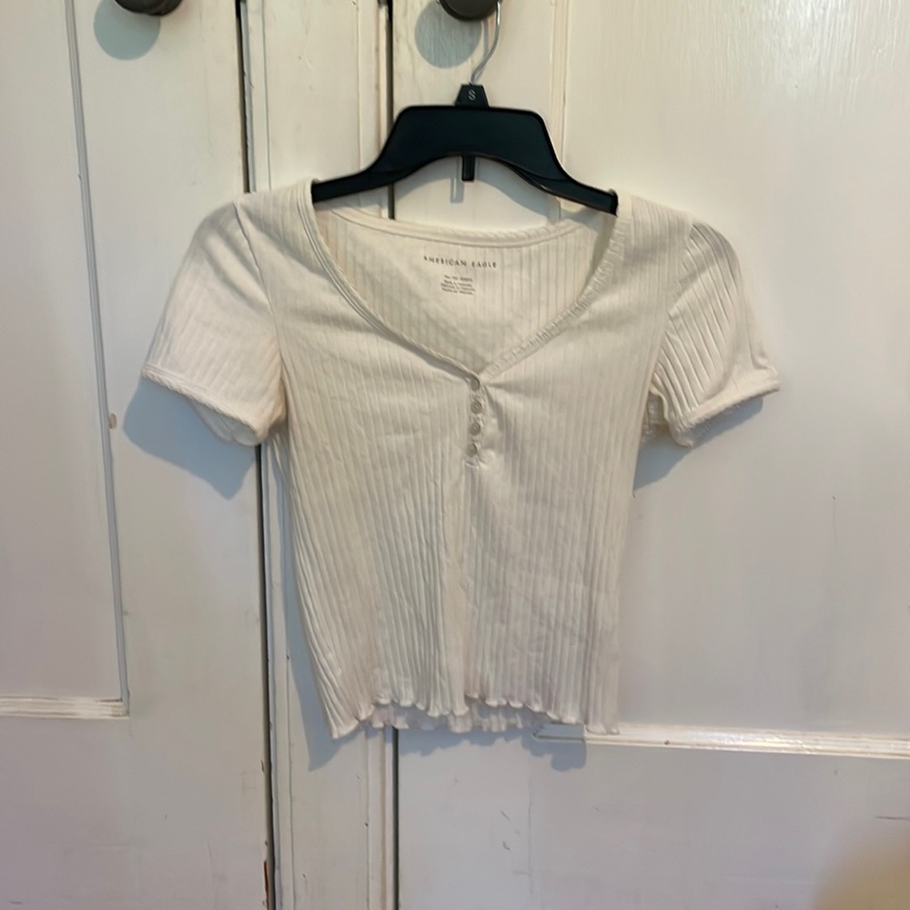 White v neck styled top. Loose fit and cropped.